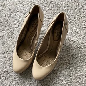 Nude Pumps!